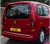 Opel Combo E 2018+ Embellecedor cromado del maletero - Detalle del portón trasero - Detalle de la parte trasera del automóvil premium - Portón trasero afinado para mejorar el brillo