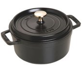 Maceta redonda Staub Cocotte negra de esmalte fundido a dos manos. Producto japonés compatible con IH con número de serie La Cocotte redonda  Pico 18 cm  [Número autorizado].