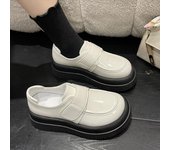 Zapatillas de deporte estilo japonés versátiles y nuevas de otoño 2024, suela gruesa, parches mágicos antideslizantes, zapatos planos para mujer 35 beige