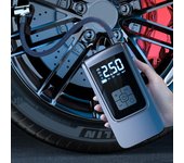 2024 Nueva bomba de aire inalámbrica portátil 150PSI 4000mAh Gran capacidad Potente compresor de aire inflable con luz LED Pantalla digital HD Wired negro