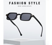 Gafas de sol cuadradas simples para hombres y mujeres Gafas rojas de red retro Sombrilla de verano Gafas de sol de playa Marea 15*4*4CM