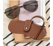 Estuche de piel sintética suave para gafas, estuche para gafas de sol, organizador portátil para gafas con gancho para llavero, estuche liviano para gafas para amigos y familiares negro