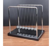Decoración de péndulo de cuna Divertido péndulo de cuna Base negra Cuna de Newton Divertido juguete de aprendizaje de física y ciencia para la oficina y el hogar
