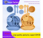 Juego de vajilla de silicona para niños: 8 piezas: incluye plato, tenedor, cuchara, babero y taza de aprendizaje Silicone fork and spoon 8-piece set ladrillo rojo