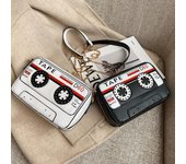 Bolsos nuevos para mujer, cintas de audio personalizadas divertidas de moda europea y americana, bolsos de mensajero, bolsos pequeños con cadena, bolsos de cena con cinta blanco
