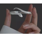 Pulsera de serpiente bañada en plata 925: Joyas de otoño e invierno para mujer: el regalo perfecto para Año Nuevo.