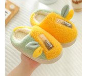 Zapatos para padres e hijos con terciopelo grueso y suela suave, casa de dibujos animados de moda para niños y niñas, pantuflas de piel para niños, pantuflas de algodón 24/25 amarillo