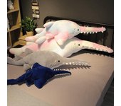 Nueva figura de tiburón diente de sierra, juguete de peluche de boca larga, bonito tiburón durmiendo en la cama, almohada, regalo de vacaciones para niños 55cm