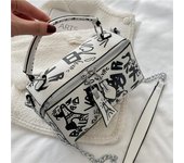 2024 Bolsos y carteras de cuero de diseño de lujo para mujer, bolsos cruzados de moda para mujer, bolsos de mano con grafiti, bolsos de hombro, bolsos para mujer 21X12X10.5CM púrpura