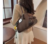 Bolso de viaje portátil esmerilado para mujer, nuevo bolso retro para debajo del brazo, textura de nicho, bolso de hombro simple 2024