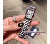 Elegante reloj de cuarzo cuadrado Zhuo Wei Na para mujer: estilo de hadas, exquisito diseño de acero de dos agujas de Danny Road. plata