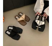 Conjunto de zapatillas de dedo de suela plana para mujer para llevar en verano 2024 nueva versión coreana de estilo retro de hadas casual sandalias de playa junto al mar 40 plata