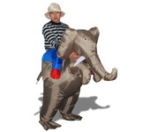 Disfraz de explorador sobre lomo de elefante con sombrero