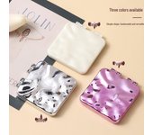 Miniespejo plegable portátil de doble cara para mujer: espejo de maquillaje de mano y de escritorio con acabado galvanizado.