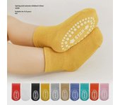 Calcetines antideslizantes de primavera para niños pequeños: calcetines de tubo medio para trampolín para bebés y niños. M (1-3 years) fits 11-13cm caqui