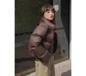 Chaqueta corta de plumas de moda para mujer, nueva chaqueta de invierno 2024, pequeña, de alta gama, con un nicho de sensación, chaqueta de pan engrosada, ropa S negro