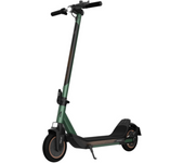 Patinete eléctrico con potencia máxima de 500 W que permite superar pendientes y desplazarse por cualquier superficie. Con autonomía de hasta 20 km.