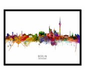 Art-poster - berlin germany skyline (colored version) - michael tompsett - con marco negro 30 x 40 cm