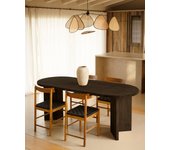 Mesa de comedor de madera maciza de abeto ovalada decowood en tono negro de 180x75cm en tono negro modelo osaka