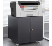 Soporte de impresora metálico móvil con almacenamiento – mesa compacta con ruedas, puerta y estante ajustable para oficina en casa – negro