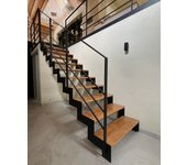Escalera a médida, 14 peldaños haya maciza 35 mm, inclinación y huellas regulables, barandilla estandar no incluida.