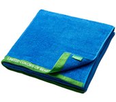 Toalla de playa azul 90x160 benetton.