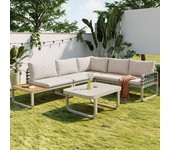 Conjunto de muebles de jardín de ratán y cuero verde, moderno conjunto de sofás de exterior con cojines de asiento y respaldo.