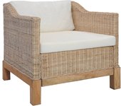 Sillón con cojines de ratán natural.