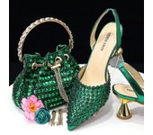 Zapato y bolso de diseño italiano en atractivos colores a juego: zapatos de señora hechos a mano de alta calidad y bolso de mano a juego Los mejore...