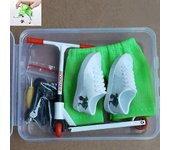 Redkid Alloy Finger Scooter Toy - Mini Monopatín con Pantalones, Zapatos, y Herramientas - Patinetas de Juguete de Dedo para Regalos Blanco