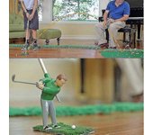 Juego de mini golf interior Juego de golf de golf de interior Juego de mini golf de interior con un pequeño chico