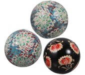 3pcs Delicadas bolas de cerámica flotantes Bolas flotantes de cerámica Bolas de piscina de agua estilo aleatorio Colorido 6.00X6.00X6.00CM