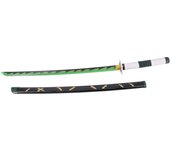 Katana Bambú LED S6049 de Demon Slayer empuñada por Shinazugawa Sanemi réplica no oficial de 68,5 cm hoja de bambú acabada en negro con detalles en color verde, con tira de led en color verde, mango encordado verde y blanco. Mecanismo de pilas AAA, vaina
