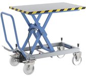 eurokraft pro Carro de mesa elevadora de pantógrafo, elevación manual, carga máx. 500 kg, ruedas de poliamida