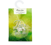 Pack de 3 unidades, Pear Blossom - Sachet Perfumado. Boles d'olor.Pear Blossom es una mezcla chispeante de néctar de pera, grosella negra, aloe vera, lilas y flores blancas.