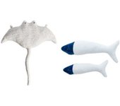 Crochetts Pack peluches pared manta raya blanca y mini peces blanco.