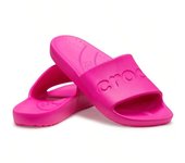 Crocs Slide U de Crocs, comodidad y estilo en cada paso. Diseño ergonómico, ideal para el día a día y actividades al aire libre.