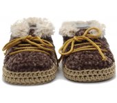 ZAPATILLA CON BORDES Y CORDONES MODELO SIBERIA