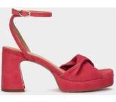 Pedro Miralles Sandalias de tacón de ante en color rojo modelo TAVIRA en tonos Rojos. Hecho a mano en España.