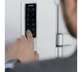 Qoltec 52449 Cerradura de código PROTEUS con lector de huellas dactilares | RFID | Código | Tarjeta | llavero | Timbre | IP68 |