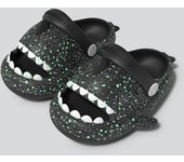 De dibujos animados luminoso tiburón zapatillas de los niños de verano de los niños y niñas antideslizante agujero zapatos lindo luminoso fresco zapatillas bebé