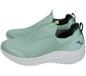 Deportivos marca JOMA para mujer en color verde. Deportivas Joma verdes sin cordones para mujer con suela gruesa y tejido transpirable