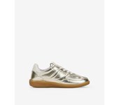 Bosanova Zapatillas deportivas para mujer con diferentes cortes, logo grabado en la lengüeta y suela de goma plana de 2.5 cm. Cierre con cordones planos.