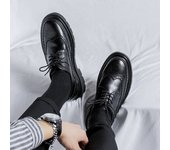 Zapatos de cuero para hombre, zapatos de estilo británico con suela gruesa tallada de verano novedad
