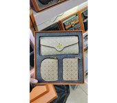 2024 New Vintage Purse Ladies Large Capacity d buckle Multi-card Multi-function triple Fold Handheld Bag 3-piece gift Box for the holidays