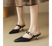 Tamaño 34-39 mujeres tacones de gatito mulas remache dorado puntiagudos sandalias de verano moda Beige señoras Casual tacones medios zapatos
