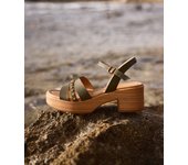 Pedro Miralles Sandalias de piel en color verde caqui modelo NEILA en tonos Verdes. Hecho a mano en España.