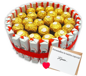 Tarta de Ferrero Rocher + Rosa Dulce - Regalo Ideal para San Valentin. 24 Bombones Ferrero Rocher + Kinder Chocolate + Rosa Gominola - Tarta de 20 cms [IAMI]
