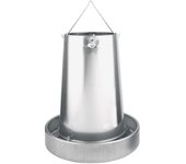 Tolva Metálica Galvanizada 10 kg Tolva para gallinas elaborada totalmente de chapa galvanizada con asa para colgar y facilitar el transporte del alimento. Dispone de tres diferentes alturas para regular la salida del pienso.