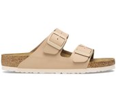 Cómoda  Cómoda chancla BIO mujer de Birkentock. Modelo ARIZONA BIRKO-FLOR NUDE tono beig. Ajuste de hebilla. Planta anatómica que envuelve el pie. Piso antideslizante. Altura Tacón bajo (1-3 cm) Referencia 1027723-BEIGE